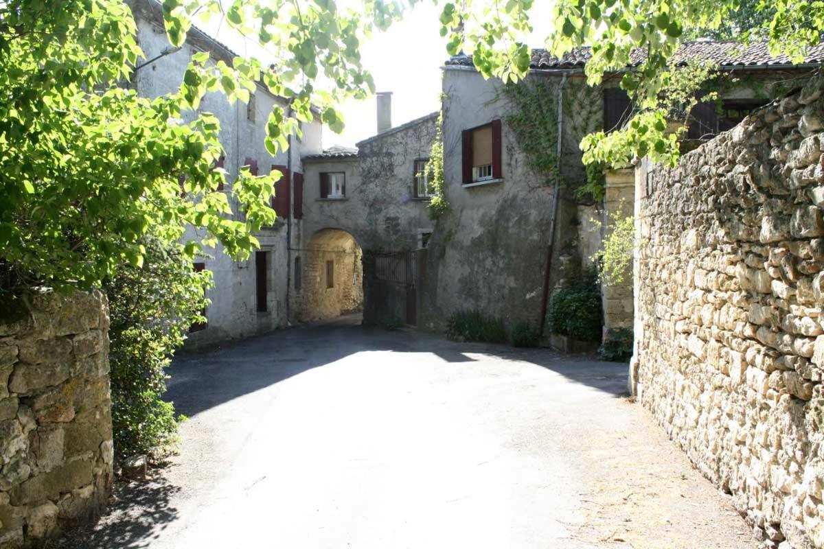 Proche Uzes Le Cocon Du Peintre Anglais Sanilhac-et-Sagries Екстер'єр фото